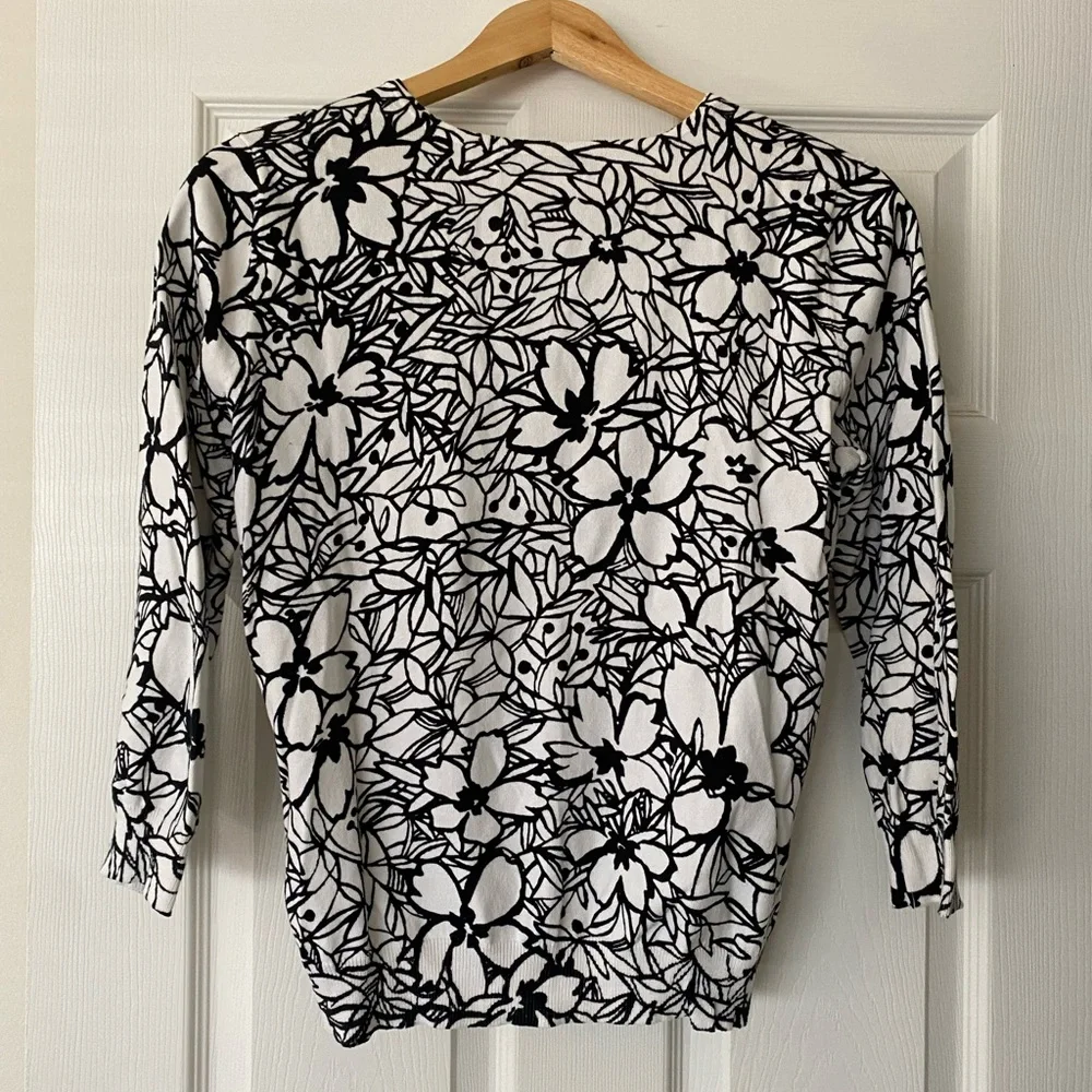 Lightweight sweater! - Picture 3 of 3
